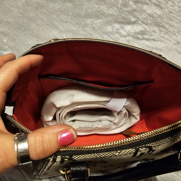 NWT Dooney and Bourke Crossbody - Picture 8 of 9